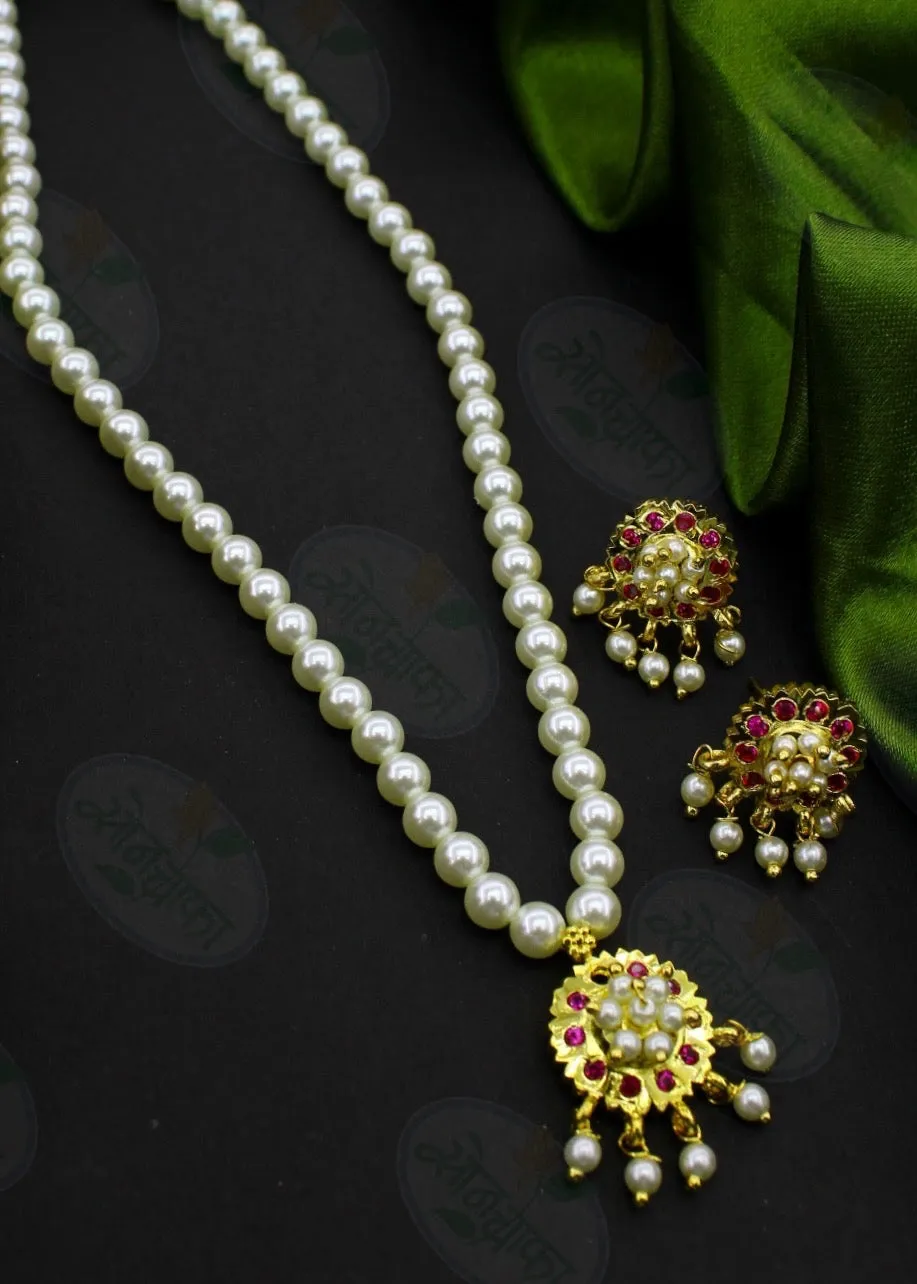 CHIC & FANCY PEARL NECKLACE