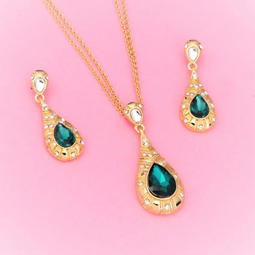 Estele - Elegant Emrald Drop halo pendant set for women