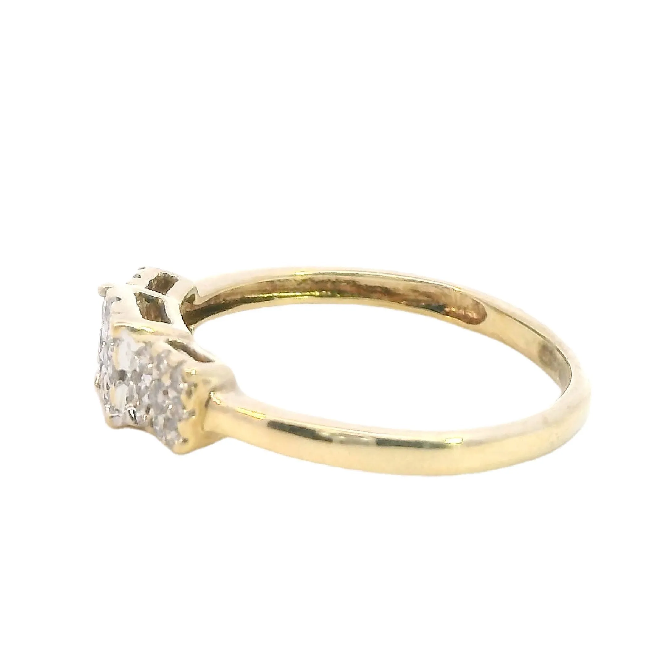 Exquisite 20ct Yellow Gold Diamond Ring - Delicate and Sparkling