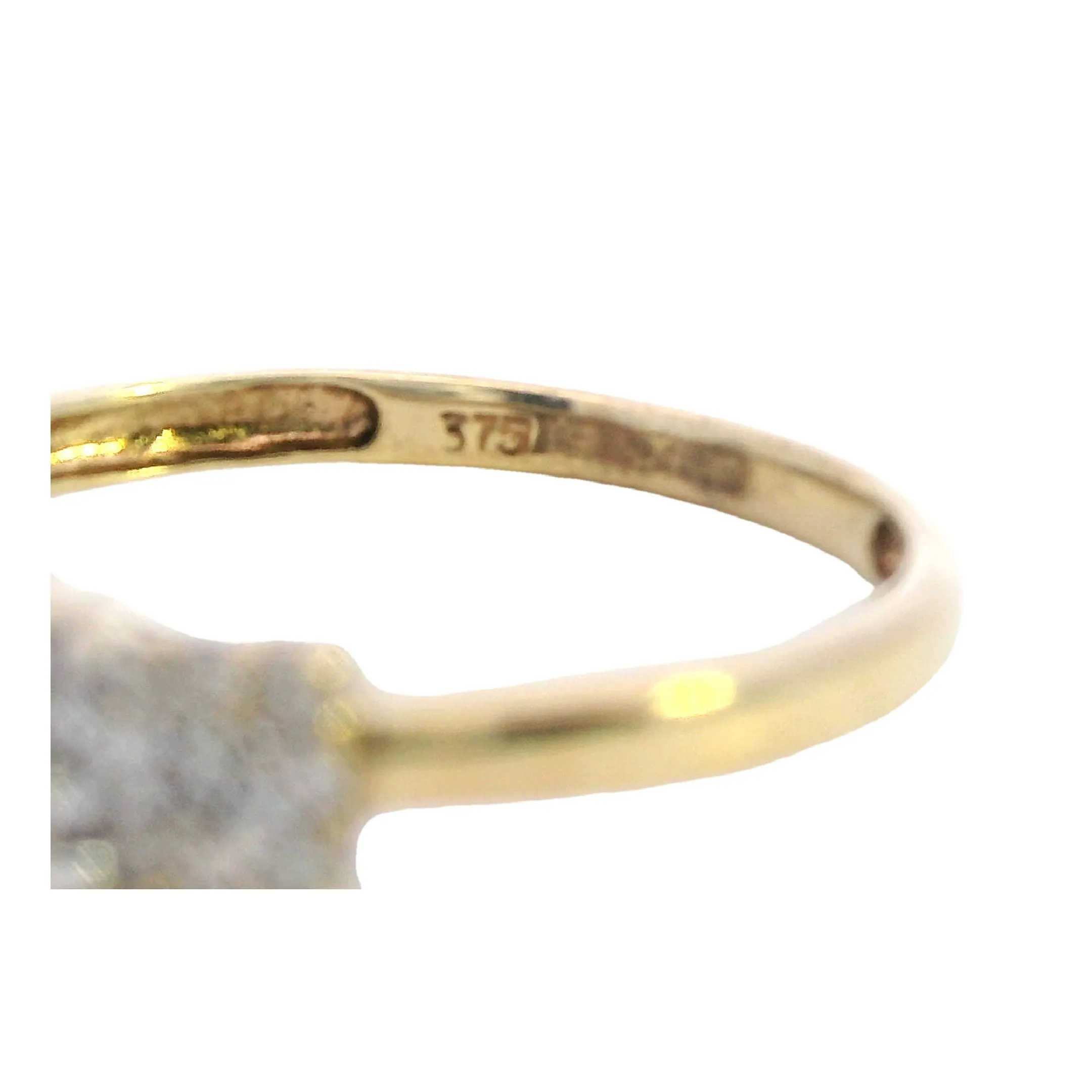 Exquisite 20ct Yellow Gold Diamond Ring - Delicate and Sparkling