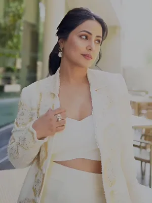 Hina Khan In Classic Polki Stone Ring White