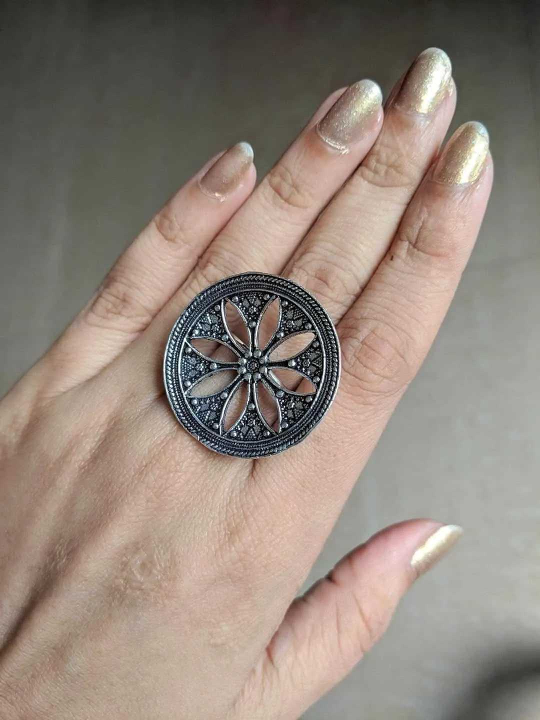 Karisma Kapoor In Oxidised Heart Chakra Ring