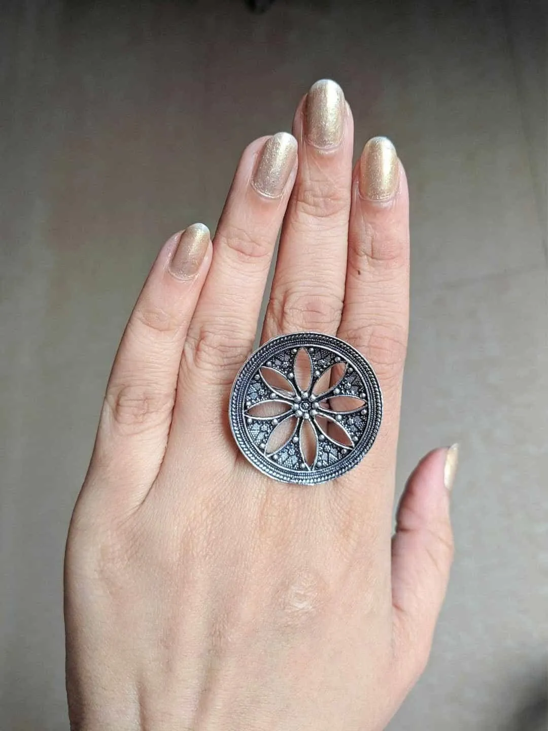 Karisma Kapoor In Oxidised Heart Chakra Ring