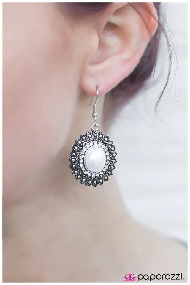 Paparazzi Earring ~ The Academy Awards - White